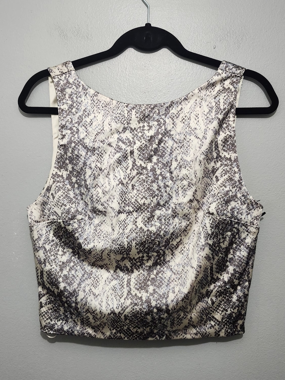 Abercrombie & Fitch Cream and Gray Snake Print Crop Top